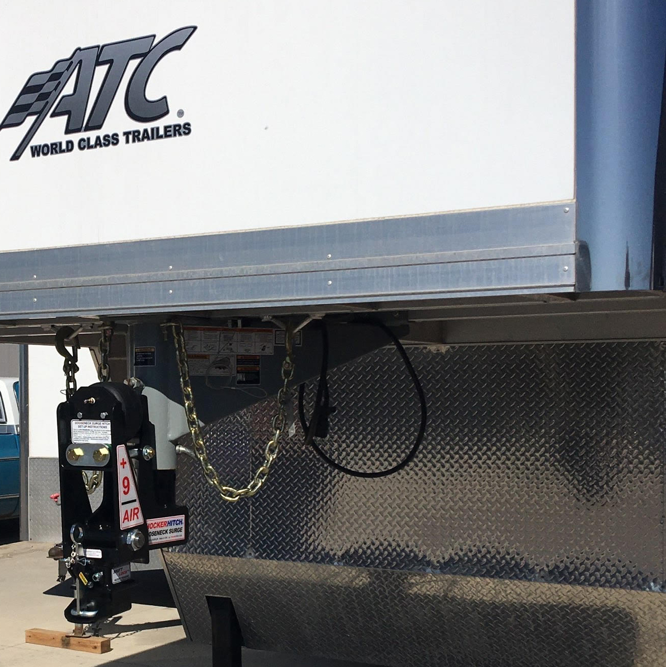 Shocker Gooseneck Surge Air Hitch by Trailer Manufacturer