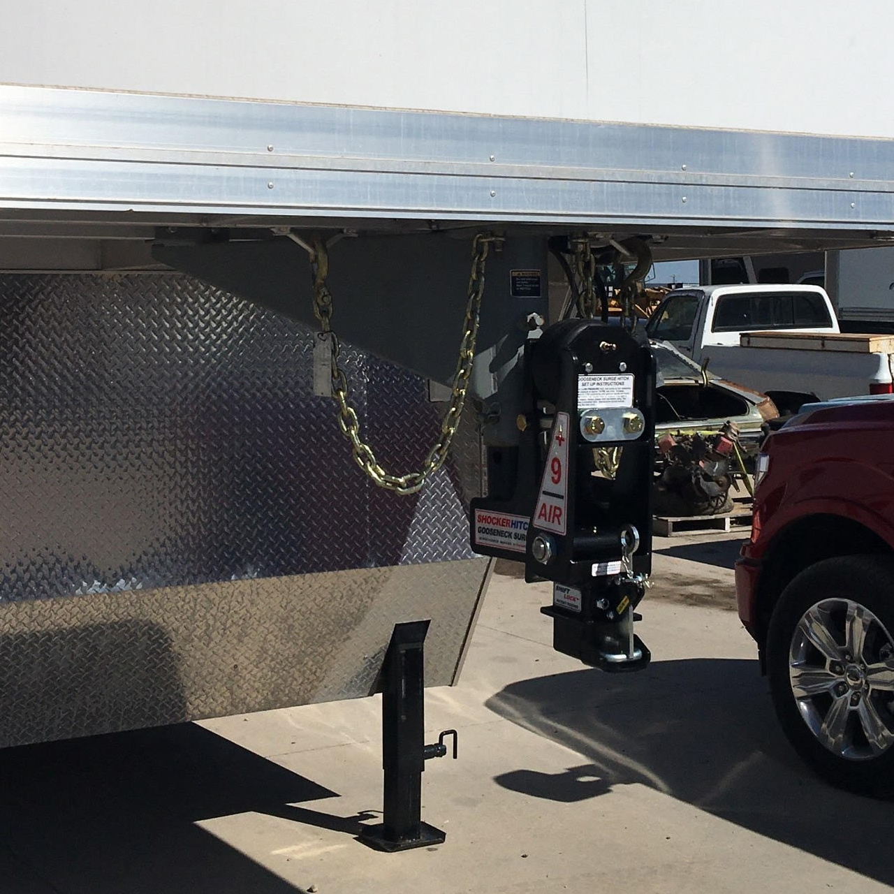 Shocker Gooseneck Air Hitch & Coupler for Bison Horse Trailers