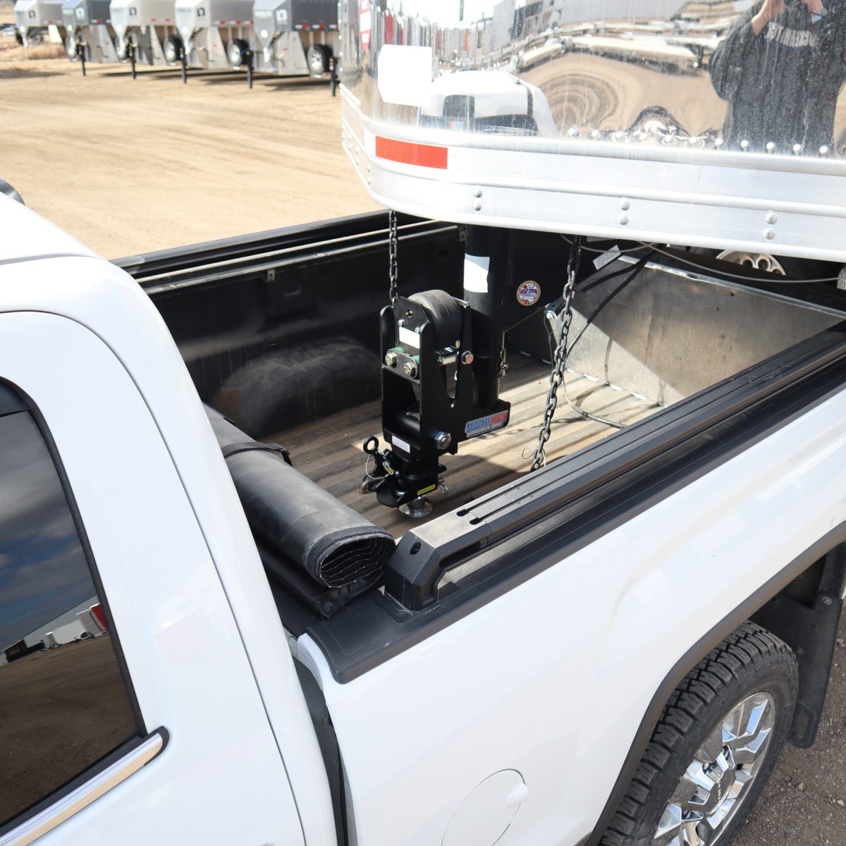 Gooseneck Air Hitch 9" Offset Shift Lock Coupler (Cab Clearance)