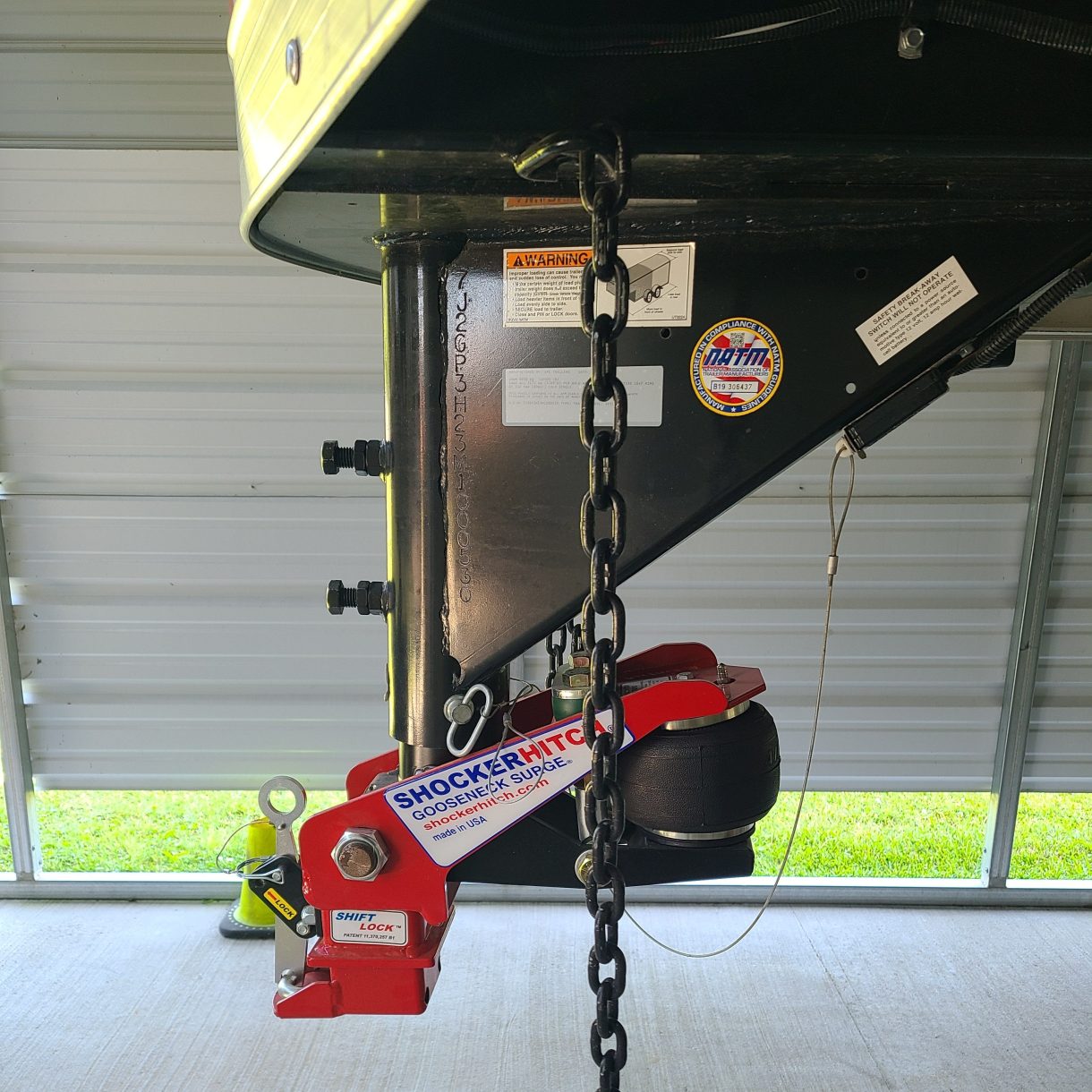 Shocker Gooseneck Air Hitch & Coupler Installed (Round Angled Pin)