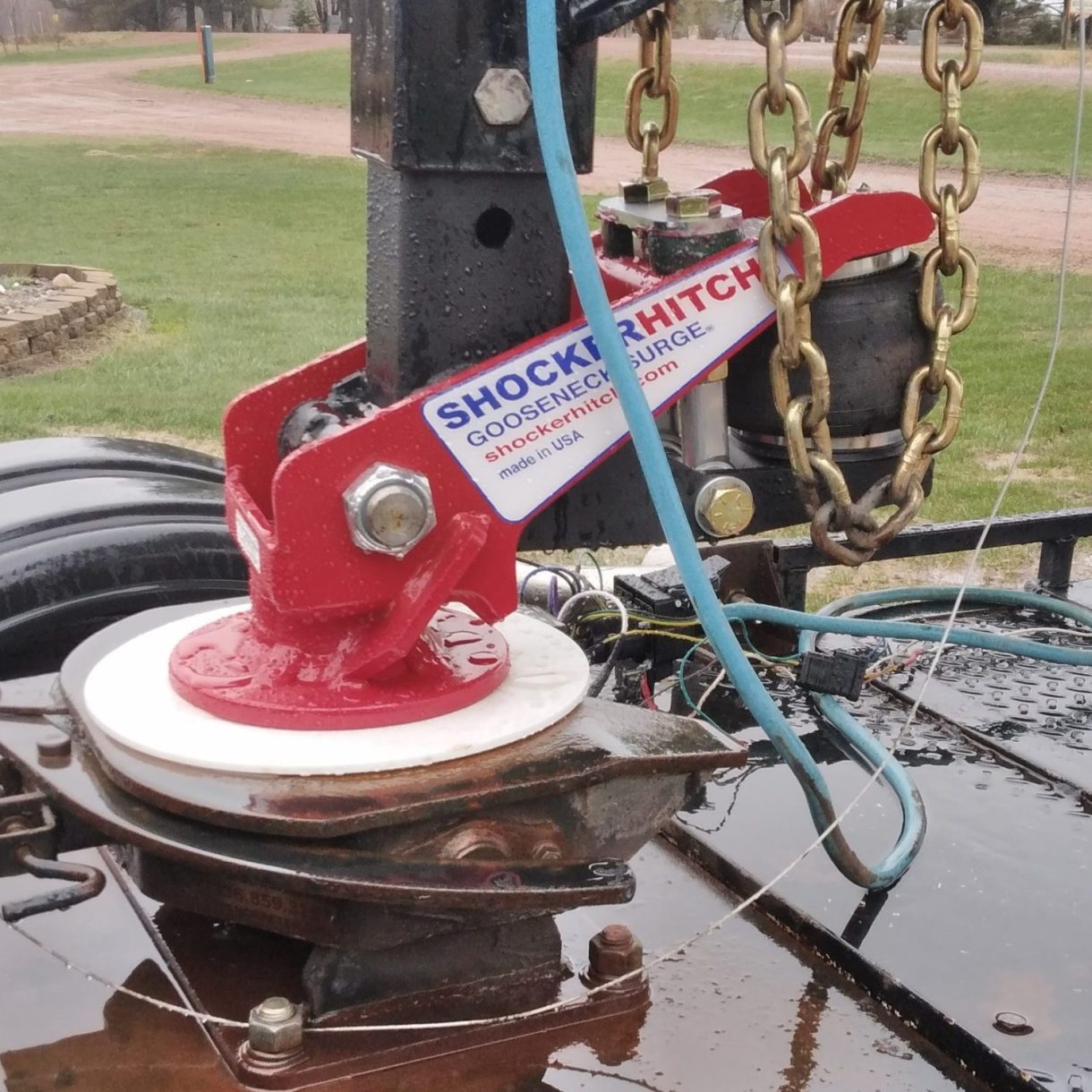 Gooseneck Air Hitch with Kingpin Hooked Up