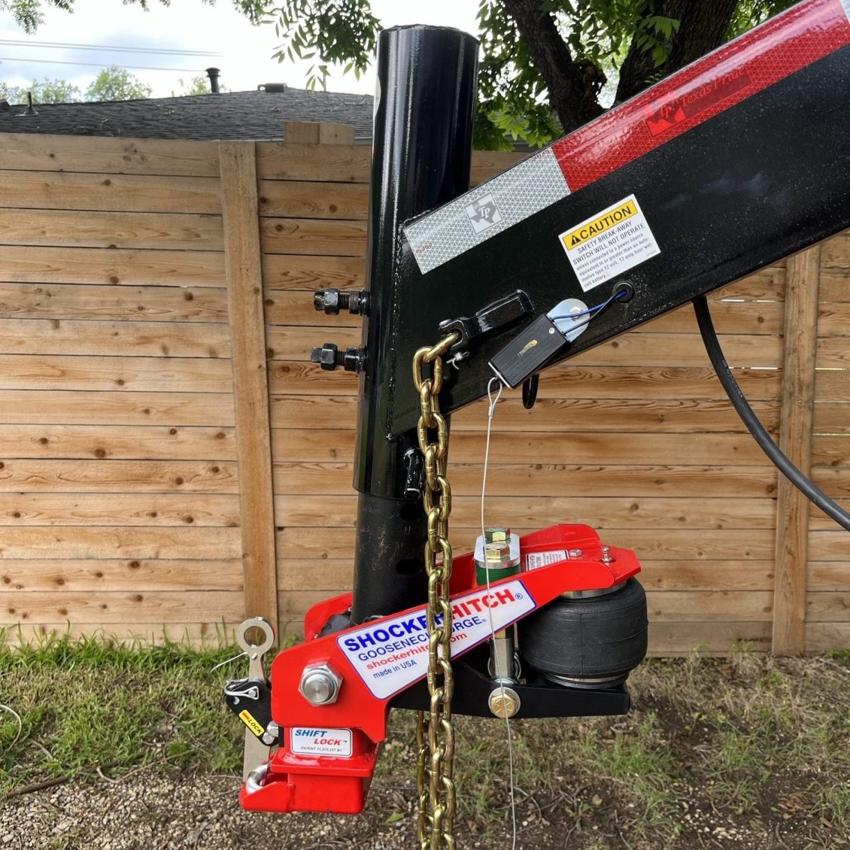 Shocker Gooseneck Air Hitch & Coupler on Texas Pride Trailer (Round Stem - Angled Pin)