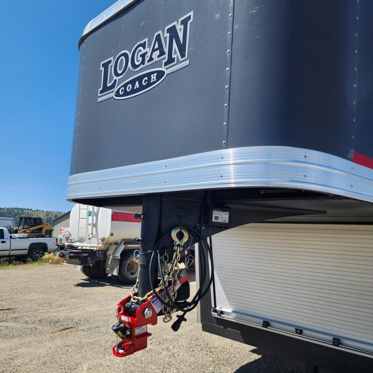 Shocker Gooseneck Air Hitch & Coupler for Logan Coach Trailer
