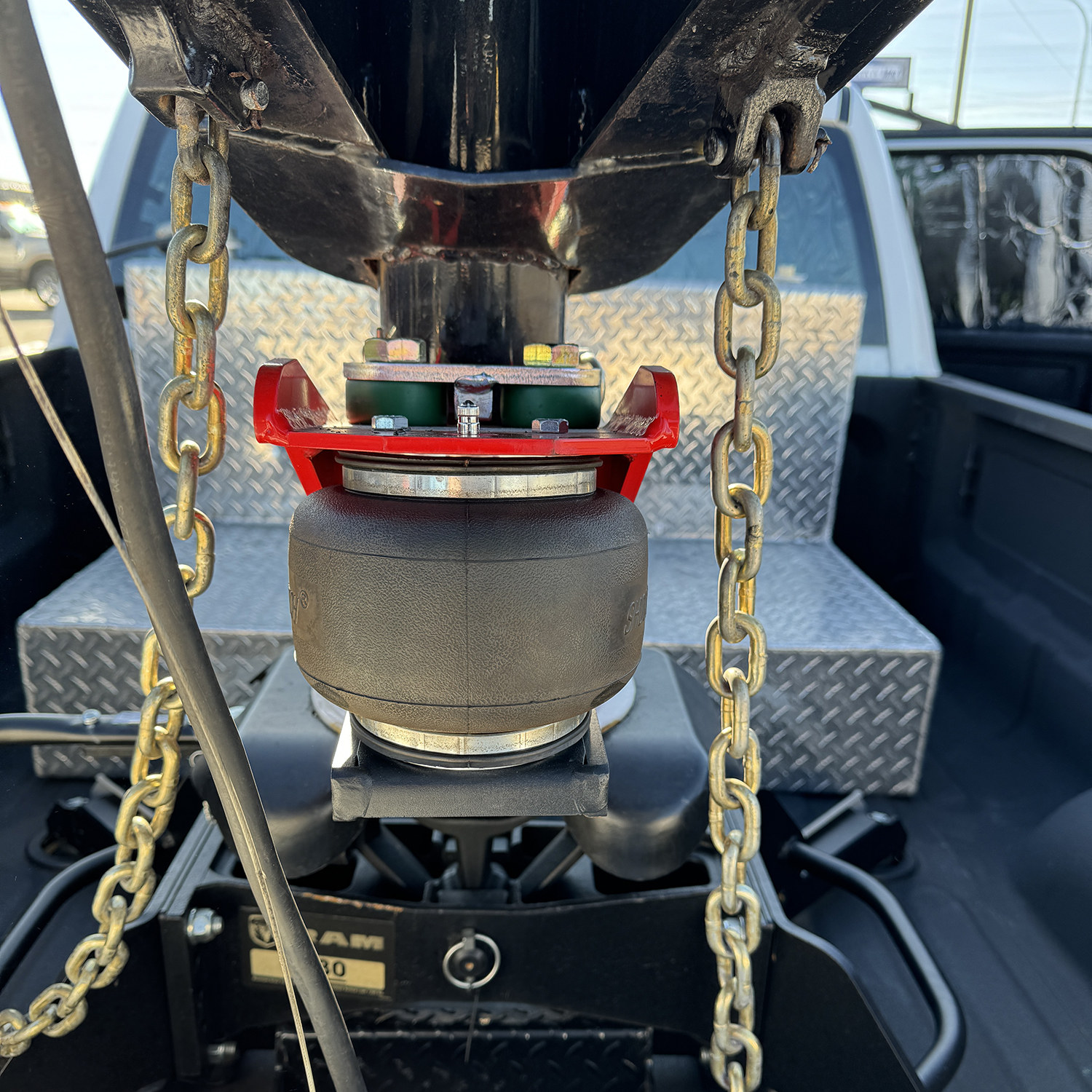Shocker 30K Gooseneck Surge Air Hitch with King Pin