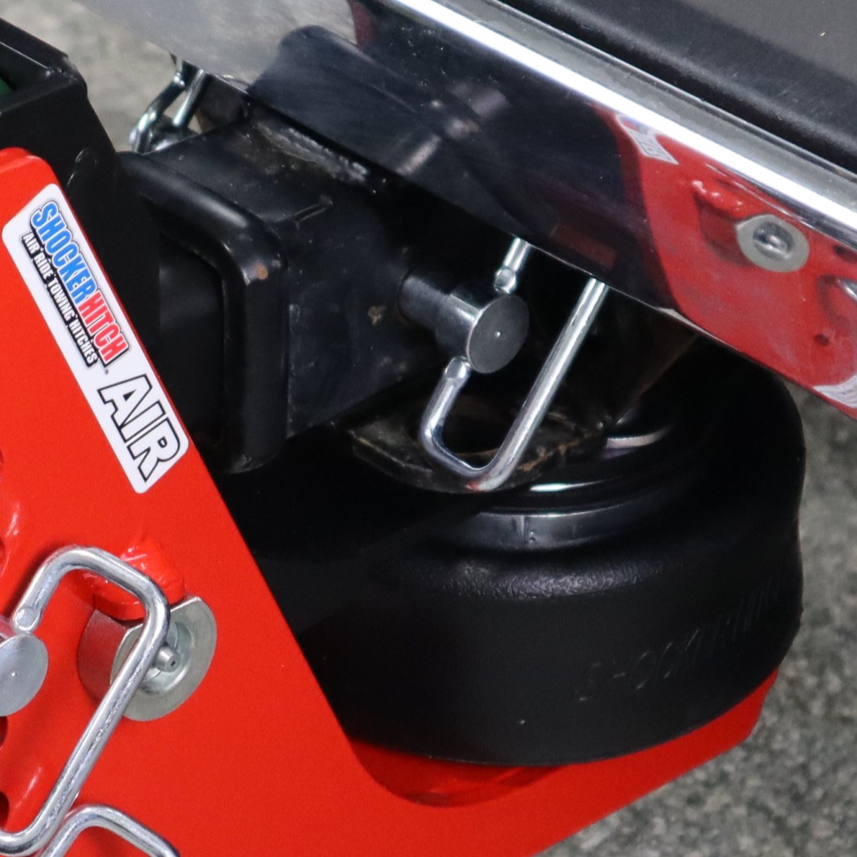 Built in Air Ride Absorbs the Bumps, Tugs & Jerks - Air Hitch - Fully Adjustable