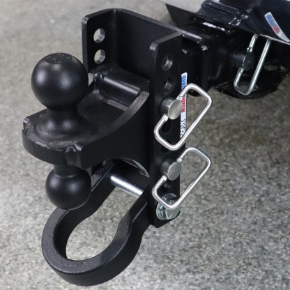 Shocker XR Hitch with Combo Ball and Shackle Installed