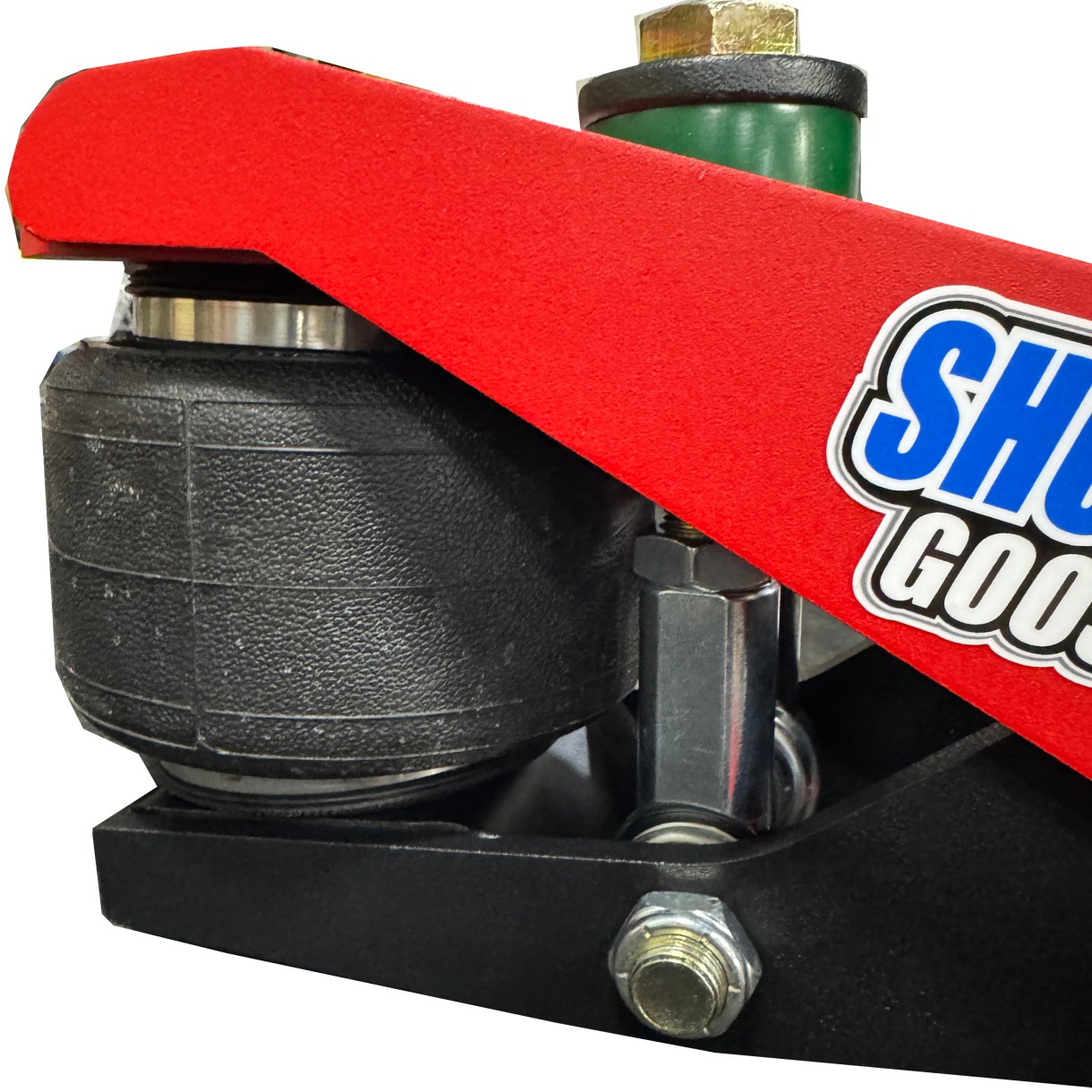 Built in Air Ride & Dual Bump Cushions Creates Smooth Ride - Gooseneck Air Hitch