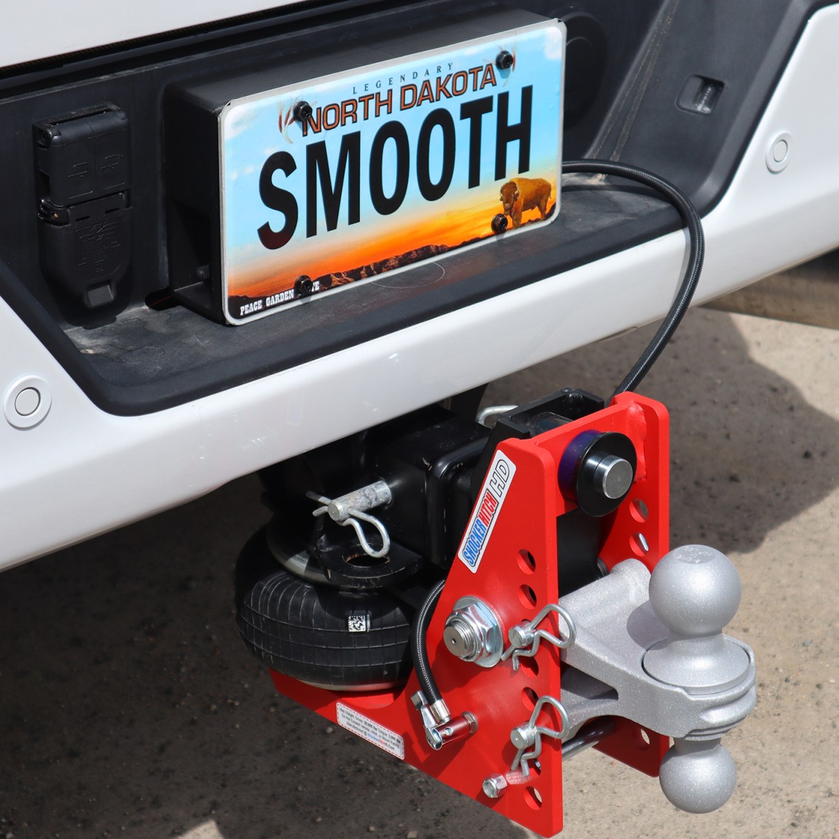 Auto Air Compressor Kit - License Plate Mount - Installed - Right Side Air Line