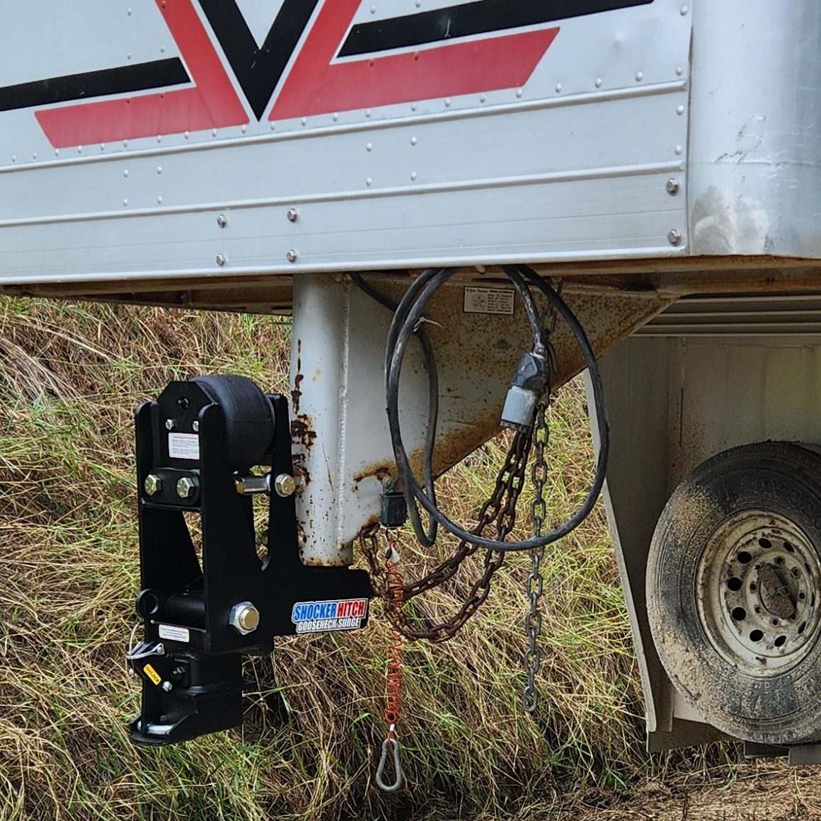 Gooseneck Air Hitch & 9" Offset Shift Lock Coupler Installed - Round Blank Stem