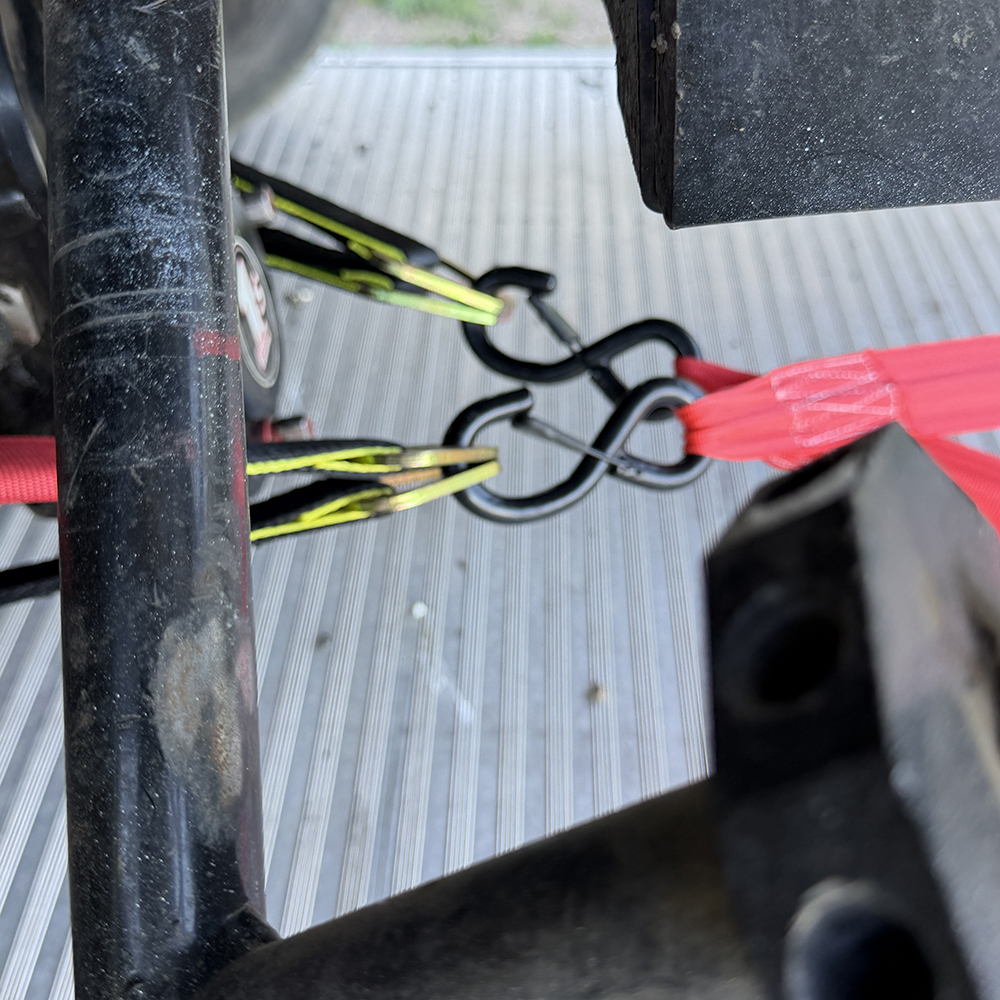Retractable 2" Ratchet Straps - Axel Close Up
